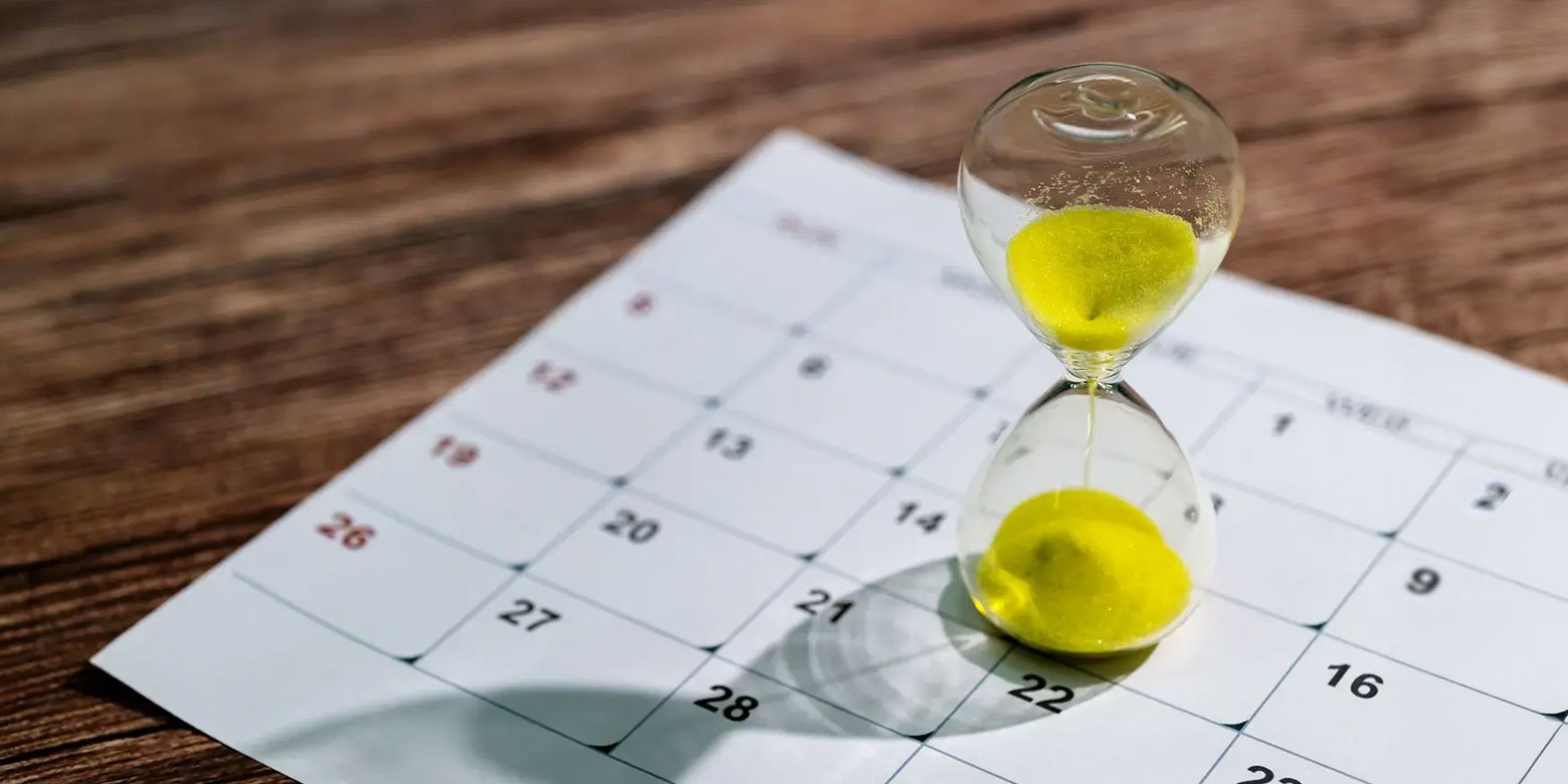 Hour glass on top of a calendar