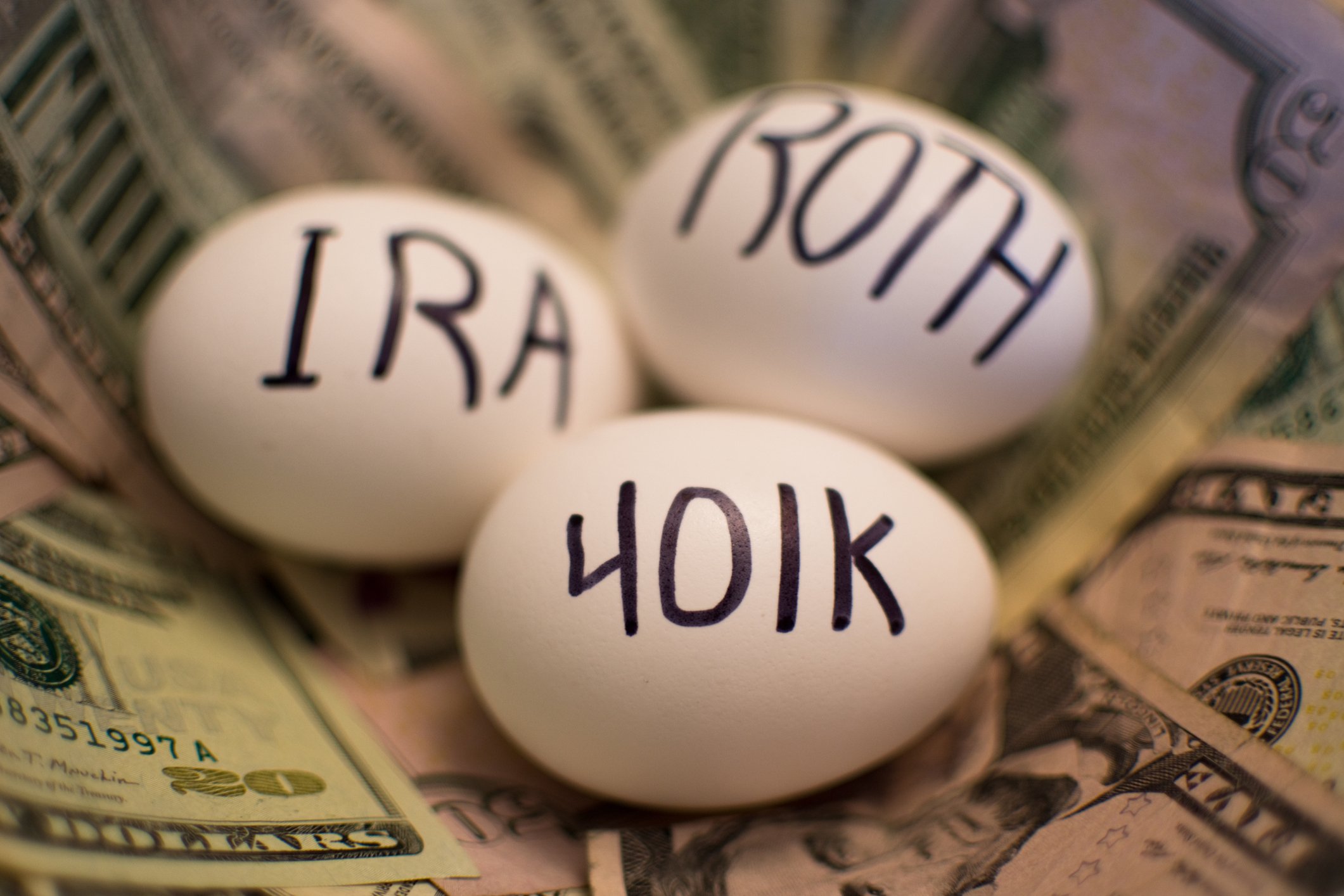 What’s the Difference Between a 401(k) and an IRA?